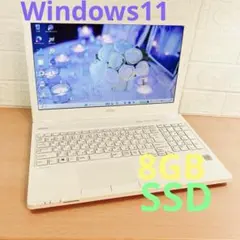 Windows11✨SSDで快適☘️カメラ付すぐ使える白ノートパソコンのサムネイル