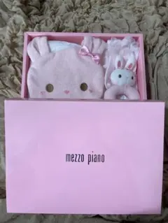 mezzo piano ベビーセット ピンク （スタイ・靴下・おもちゃ）