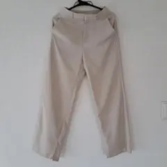 GU ベージュ スリット入り パンツ