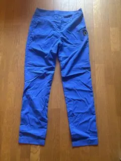 青いポリエステル製ゴルフパンツ M