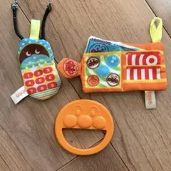 アンパンマン　赤ちゃん　おもちゃ　歯固め　シャカシャカ