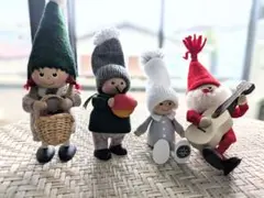 クリスマスを待ちのぞむニッセ、犬、ソファ、クッション、ラグセット クリスマスを待ちのぞむニッセ、犬、ソファ、クッション、ラグセット