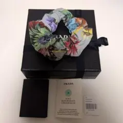 PRADA 花柄 シュシュ ヘアゴムのサムネイル