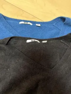 【2色セット】ユニクロVネックカシミアセーター　L ブルー　ブラック