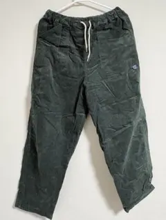 ダークグリーン コーデュロイパンツ