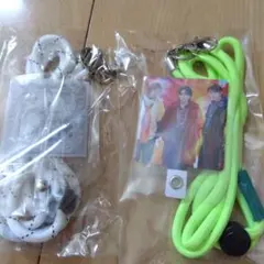 Mrs. GREEN APPLEスマホショルダー２個