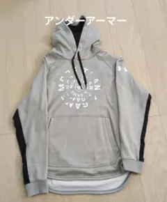 フリースパーカー