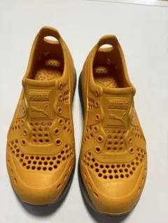 PUMA サンダル イエロー　水陸両用のサムネイル