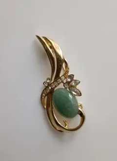 緑色の天然石付き　ヴィンテージブローチ