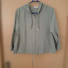 フード付きジャンパー