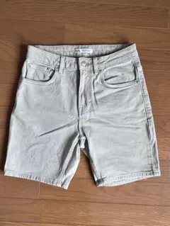 ZARA ライトグレー ショートパンツ