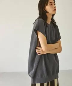 TODAYFUL スリーブレスオーバースエット美品のサムネイル