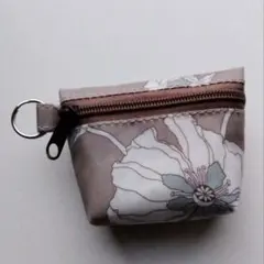 リバティラミネート まち付ミニミニポーチ フライジャル・ブルームス