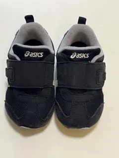 asics ブラック キッズシューズ