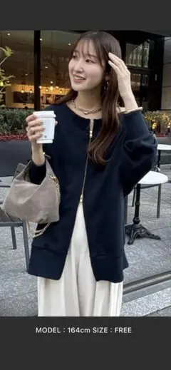doudou フロントジップスウェット　オフショル