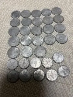パチスロメダル25π800枚.ドル箱.メダルカップ2個 - メルカリ