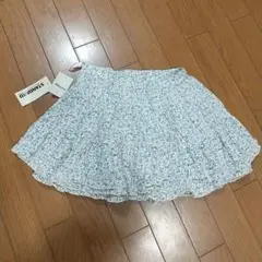タグ付き新品未使用品　小花柄　ミニスカート　アイボリー　ブルー　フリル