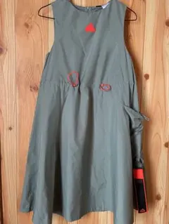 adidas ノースリーブワンピース カーキ