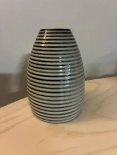 IKEA 花瓶 フラワーベース ボーダーデザインのサムネイル