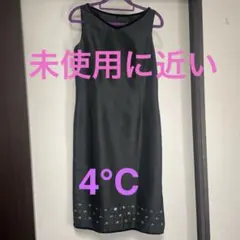 未使用に近い　4℃ブラック スリーブレス ドレス Vネック 装飾付き（サイズM）のサムネイル