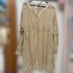 アースミュージック&エコロジー シアーシャツ ベージュ リボンチュニック フリー