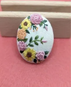 刺繍ブローチ♪(B-39)バラ ひまわり くるみボタン ハンドメイド