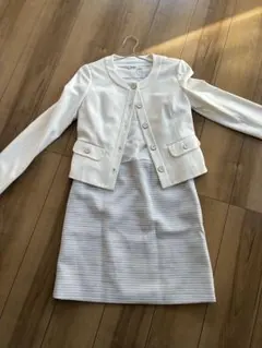 ホワイトジャケットとスカートセット