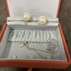 パールスタッドピアスとネックレスセット　ケース付き　整理番号C7