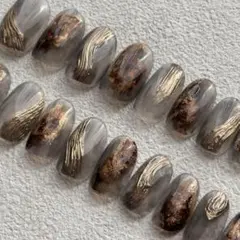 ニュアンスネイル　金箔　奥行きネイル　ネイルチップ　大人グレー　ニュアンス