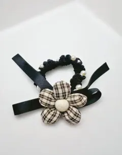大人可愛い✨お花モチーフ 小ぶり シュシュ ヘアゴム 韓国風 単品