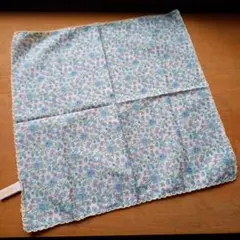 英国製　LIBERTY　コットン　ハンカチ　花柄　水色