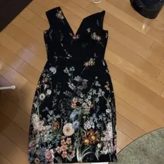 ZARA WOMAN ブラックフラワープリントノースリーブワンピース