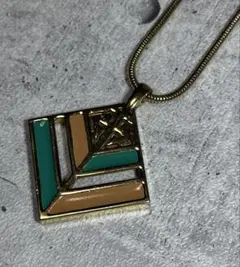 ジバンシィ ネックレス ヴィンテージ スクエア ペンダント レッド 