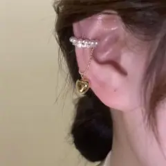 パールとハート型チャームのイヤーカフ両耳用 上品2個セット