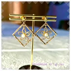 ♪変わりスクエアの中にワイヤーフラワーを♪ 樹脂・ノンホールピアス対応