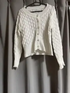 ホワイト ケーブルニット カーディガン