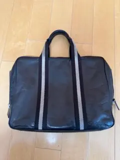 ブラックレザービジネスバッグ　BALLY