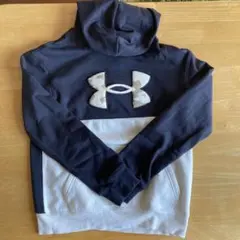 美品　アンダーアーマー　パーカー　YXL160