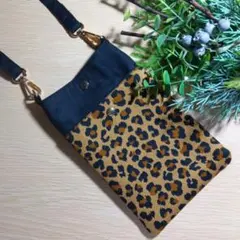 スマホショルダー　レオパード　ヒョウ柄　ブラック　ブラウン　ハンドメイド