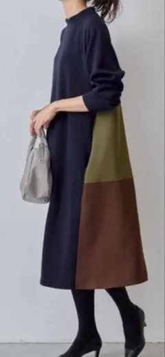 BEARDSLEY 後ろフレアバイカラーワンピース　ネイビー