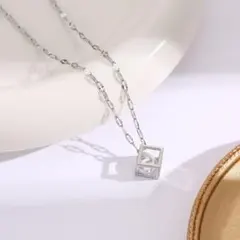 ネックレス　キューブ　ジルコニア　シルバー　シンプル　ペンダント　上品　華奢のサムネイル