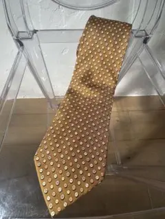 フェラガモネクタイ　イタリア　ボタン柄　ファッション関係の方　ユニーク