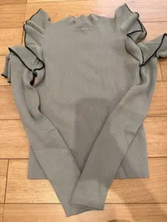 titty&Co.フリル付きリブ編み長袖トップス グレー