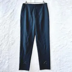 スラックス テーパードパンツ センタープレス リボン付き 美脚効果 上品　　黒