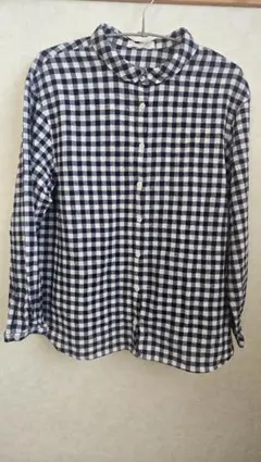 ネイビーとホワイトのギンガムチェック長袖シャツ