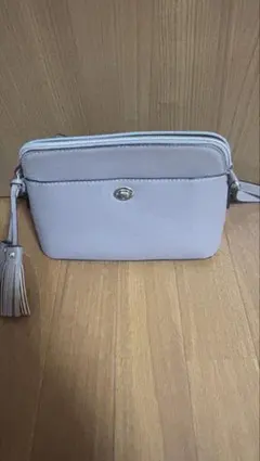ライトグレー ショルダーバッグ タッセル付き