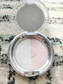 ジルスチュアート　デュアル ルーセントグロウ　セッティングパウダー02