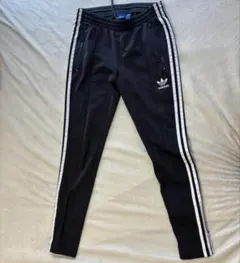 adidas originals トラックパンツ