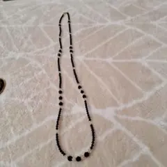 黒いビーズの多層ネックレス