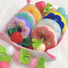 ハンドメイド　フェルトドーナツとトレー・いちごのセット　No.920
